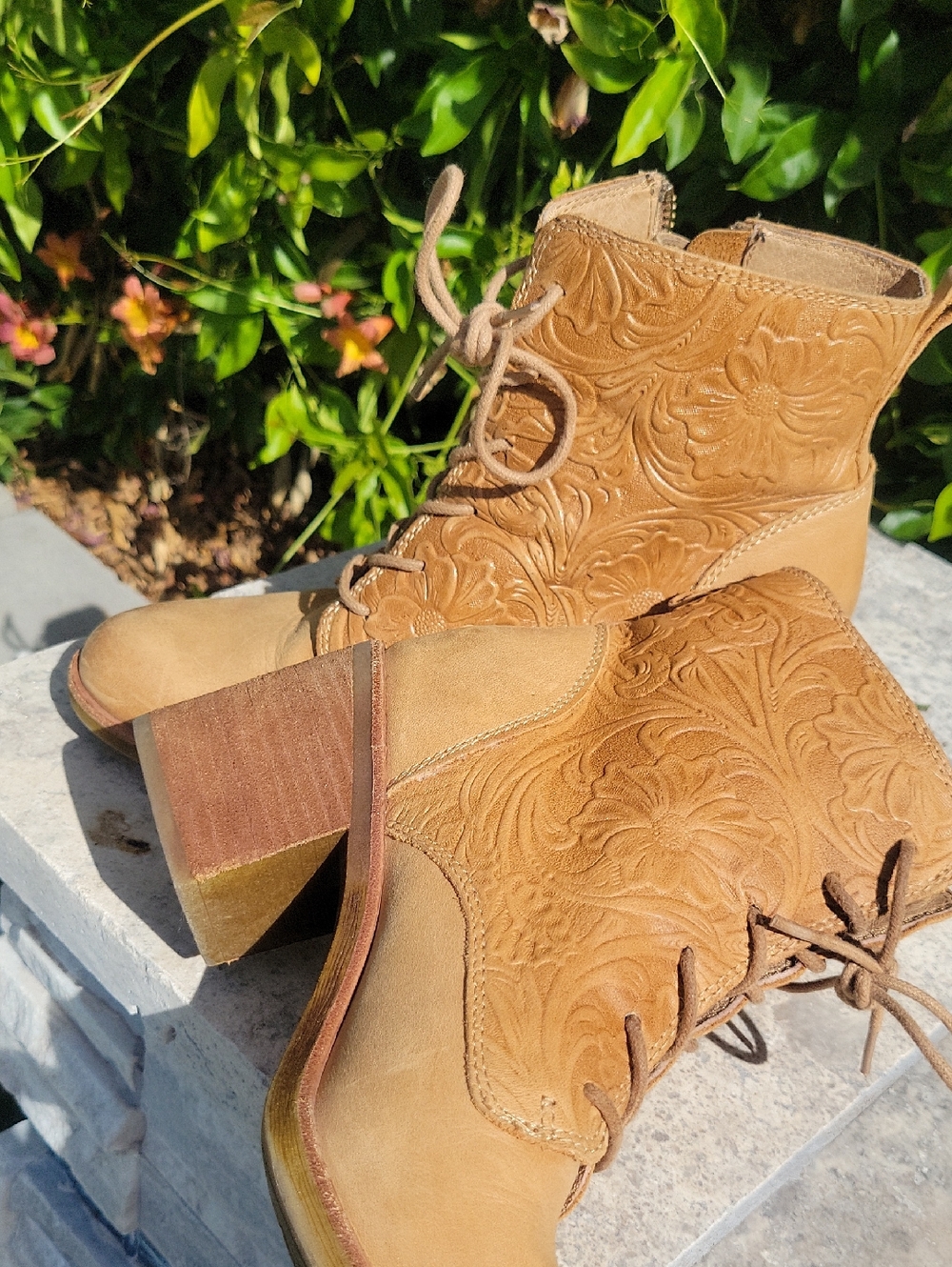 Sofft Sondra Tan Embroidered Lace-Up Leather Ankle Boots 7.5 - Picture 8 of 15